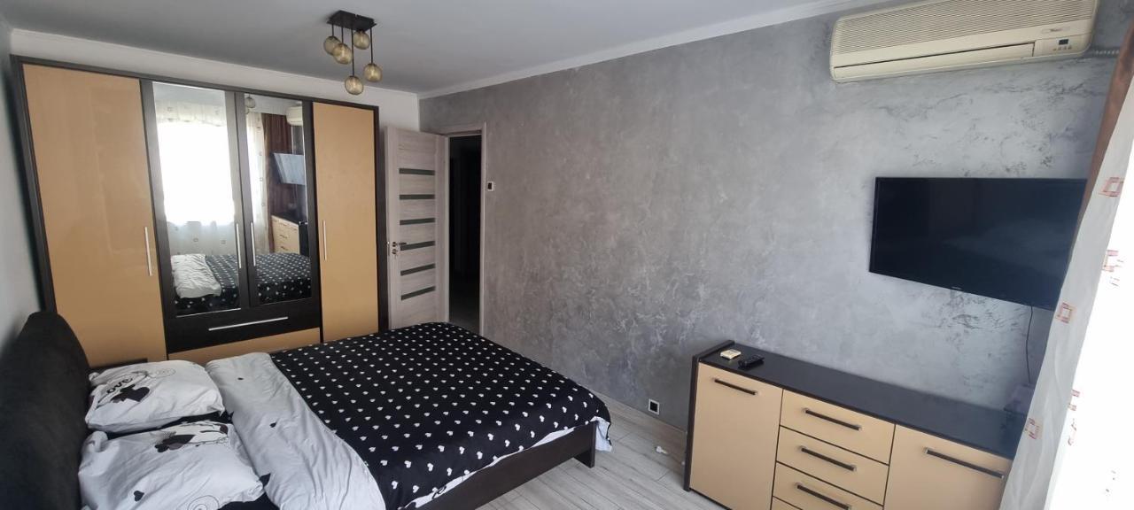 Ilona Apartament 3 Camere Ramnicu Valcea Exterior photo