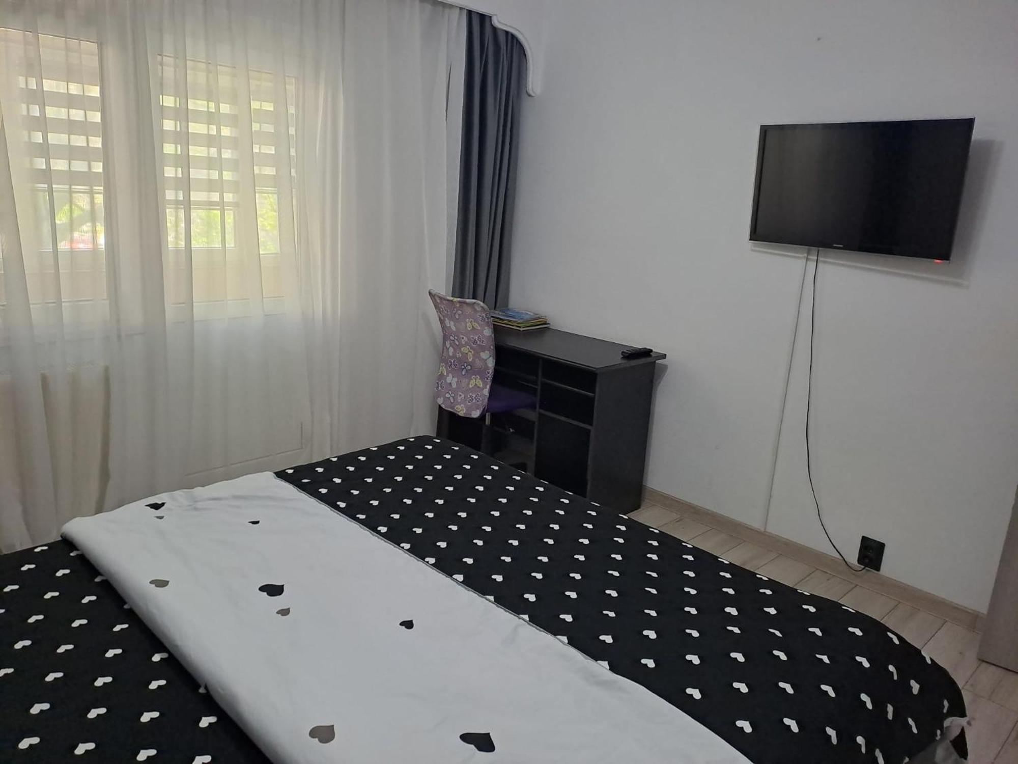 Ilona Apartament 3 Camere Ramnicu Valcea Exterior photo